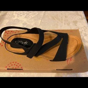 New Eurosoft Women's, Gianetta Sandal Black size 7 1/2